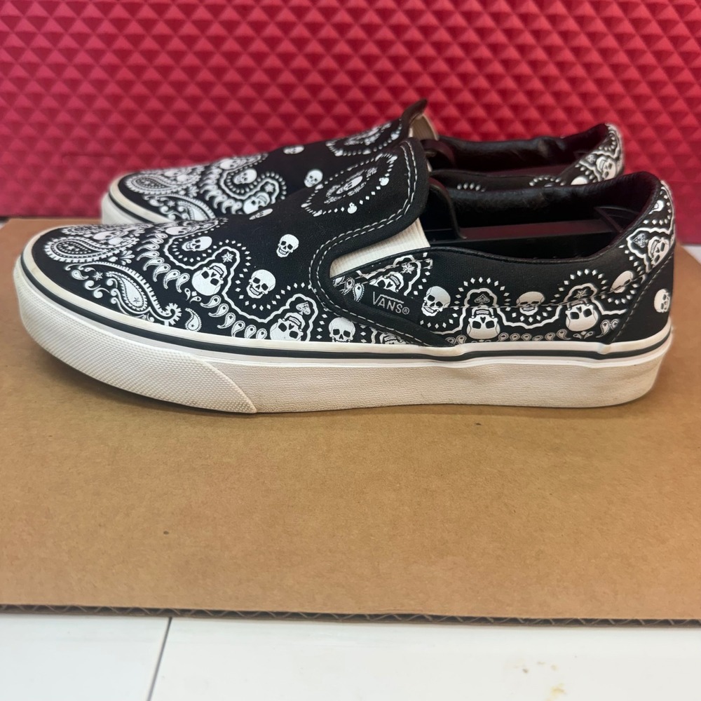 Vans Classic Slip-On Bandana Skull Black White Sneakers Low Top Skate Shoes - Picture 2 of 9